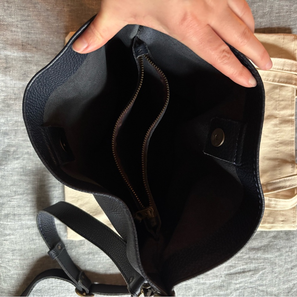 Handmade Full Grain Leather Bucket Bag - Black - Picture 4 of 8